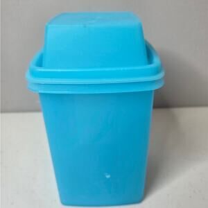 Tupperware Teal Blue Pickle Keeper #1560 with Insert #1561 and Lid #1562